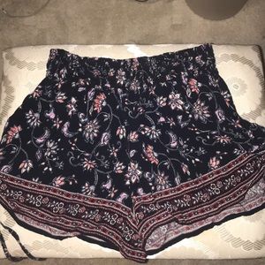 hollistter flowy shorts